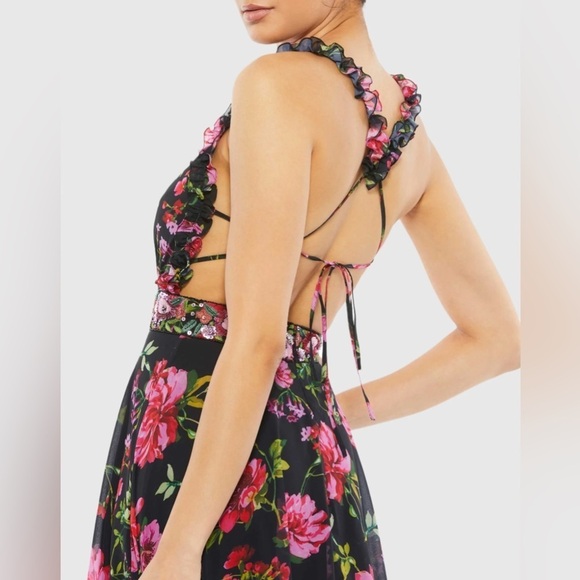 IEENA FOR MAC DUGGAL 9156 NWT
Embellished Belt Ruffled Halter Strap Gown - Picture 3 of 7